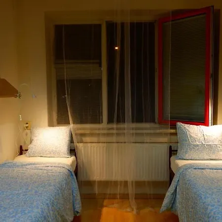 A Parkovani Turgenevova - Olomoucka Hostel