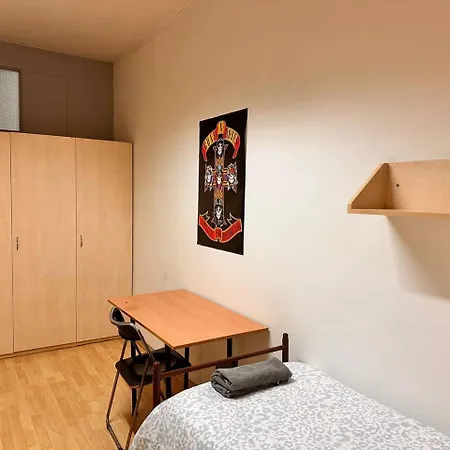 A Parkovani Turgenevova - Olomoucka Hostel *
