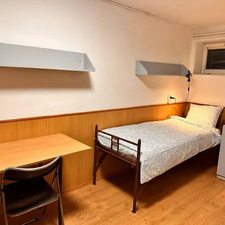 A Parkovani Turgenevova - Olomoucka Hostel Brno
