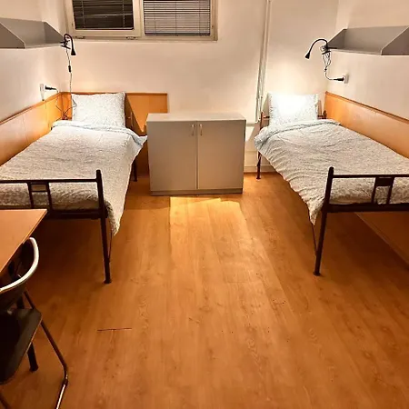 Hostel A Parkovani Turgenevova - Olomoucka Brno