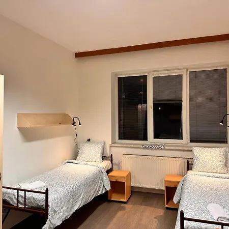 A Parkovani Turgenevova - Olomoucka Hostel Brno