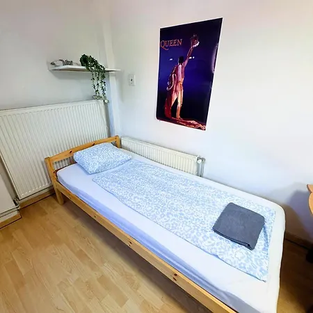 Hostel Low Cost Apartments And Hostel With Free Parking