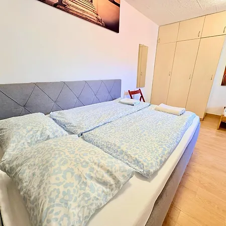 Hostel Low Cost Apartments And Hostel With Free Parking *