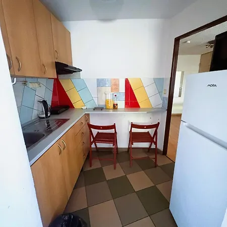 Low Cost Apartments And Hostel With Free Parking Brno