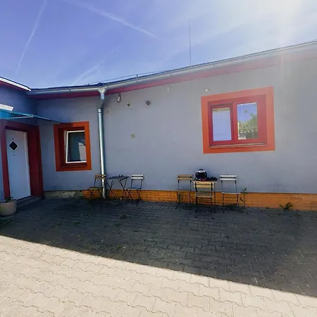 Hostel Low Cost Apartments And Hostel With Free Parking *