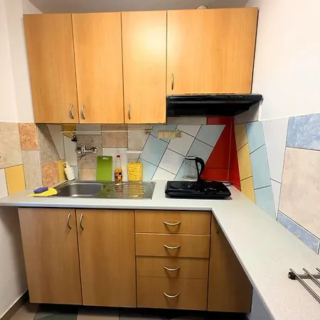 Hostel Low Cost Apartments And Hostel With Free Parking Brno