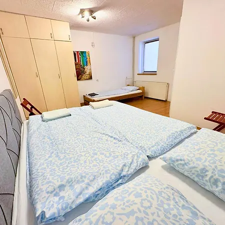 Low Cost Apartments And Hostel With Free Parking *