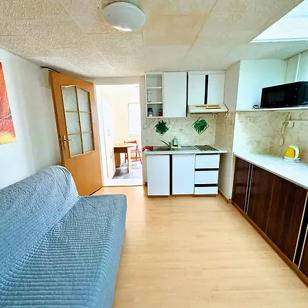 Hostel Low Cost Apartments And Hostel With Free Parking *
