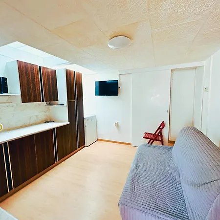 Hostel Low Cost Apartments And Hostel With Free Parking