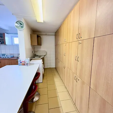 Hostel Low Cost Apartments And Hostel With Free Parking Brno