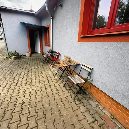 Hostel Low Cost Apartments And Hostel With Free Parking *