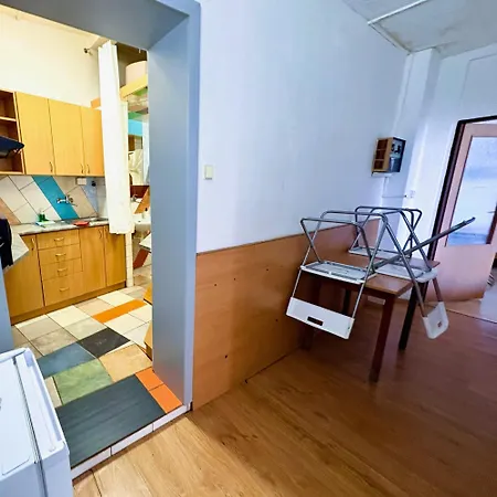 Low Cost Apartments And Hostel With Free Parking