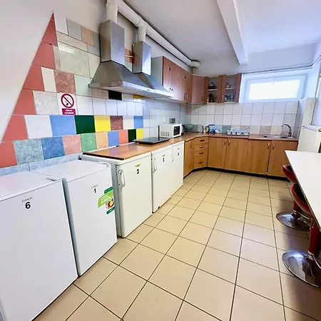 Low Cost Apartments And Hostel With Free Parking Brno