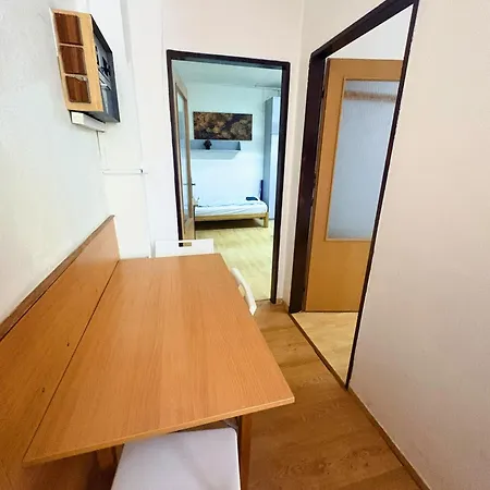 Hostel Low Cost Apartments And Hostel With Free Parking