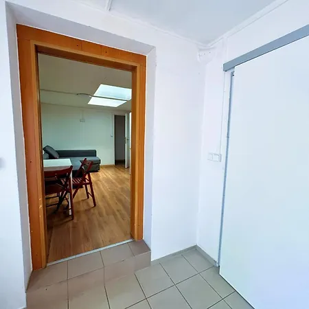 Hostel Low Cost Apartments And Hostel With Free Parking Brno