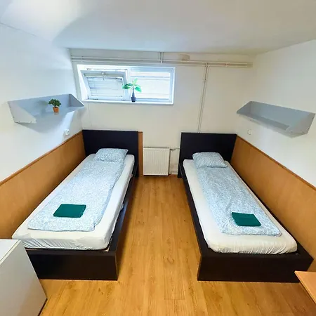 Hostel Low Cost Apartments And Hostel With Free Parking *