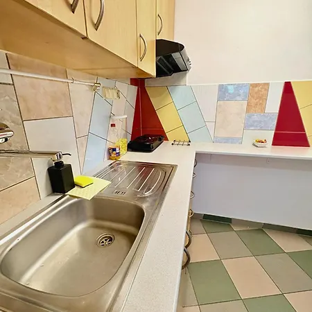 Low Cost Apartments And Hostel With Free Parking Brno
