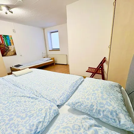 Hostel Low Cost Apartments And Hostel With Free Parking Brno