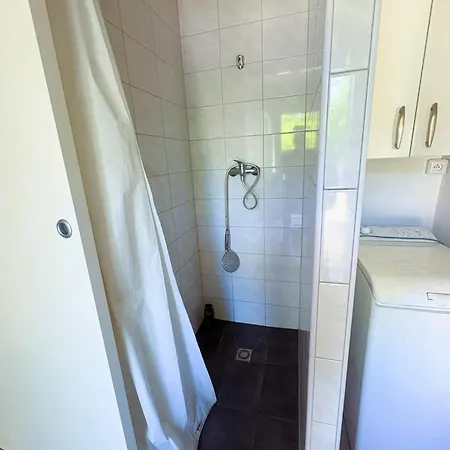 Hostel Low Cost Apartments And Hostel With Free Parking