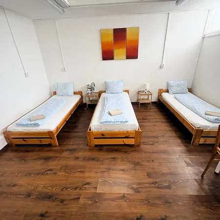 Hostel Low Cost Apartments And Hostel With Free Parking Brno