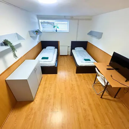 Low Cost Apartments And Hostel With Free Parking *