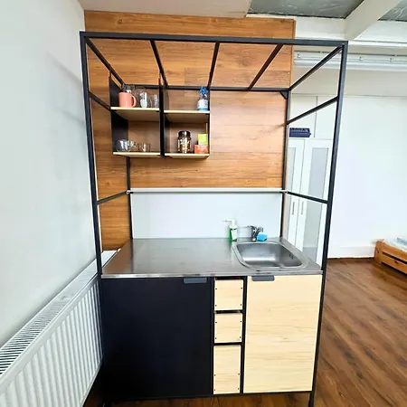 Hostel Low Cost Apartments And Hostel With Free Parking Brno