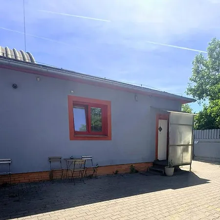 Hostel Low Cost Apartments And Hostel With Free Parking *