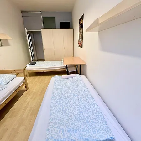 Hostel Low Cost Apartments And Hostel With Free Parking *