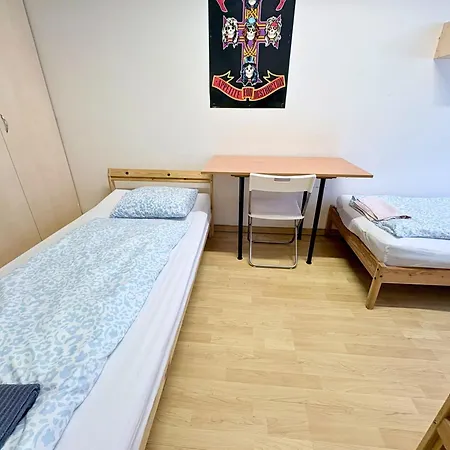 Hostel Low Cost Apartments And Hostel With Free Parking Brno
