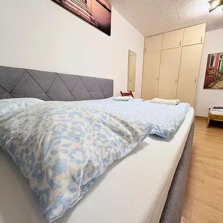 Low Cost Apartments And Hostel With Free Parking *