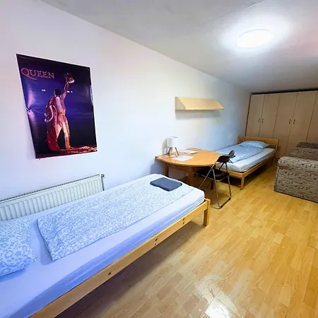 Hostel Low Cost Apartments And Hostel With Free Parking Brno