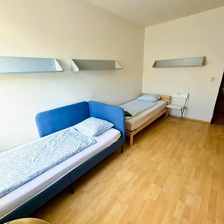 Low Cost Apartments And Hostel With Free Parking *