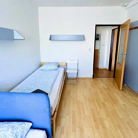 Hostel Low Cost Apartments And Hostel With Free Parking *