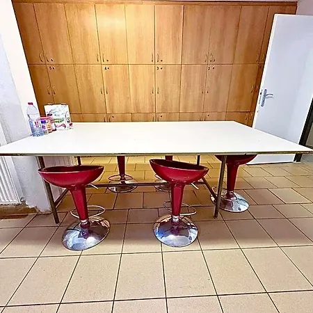 Hostel Low Cost Apartments And Hostel With Free Parking *