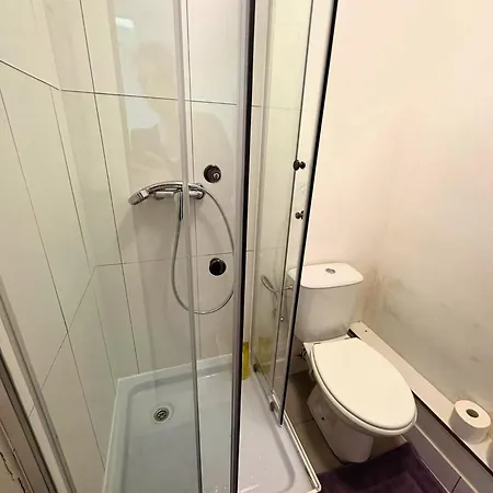 Hostel Low Cost Apartments And Hostel With Free Parking *